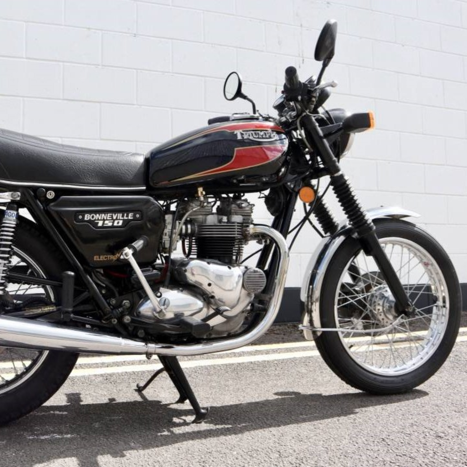 Triumph Candy Apple Red (code CE) Paint Product